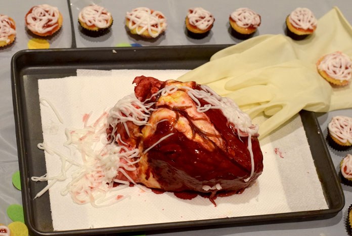 A cake prepared by veterinary students at the University of Nottingham’s Sutton Bonington campus has won the public vote in the university's annual cake off, helping raise £880 for Vets In The Community and the Terence Higgins Trust.