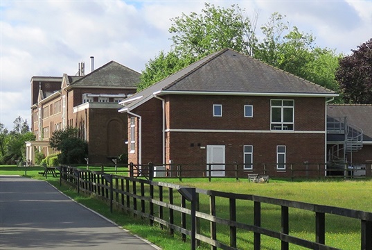 Cambridge Vet School faces closure